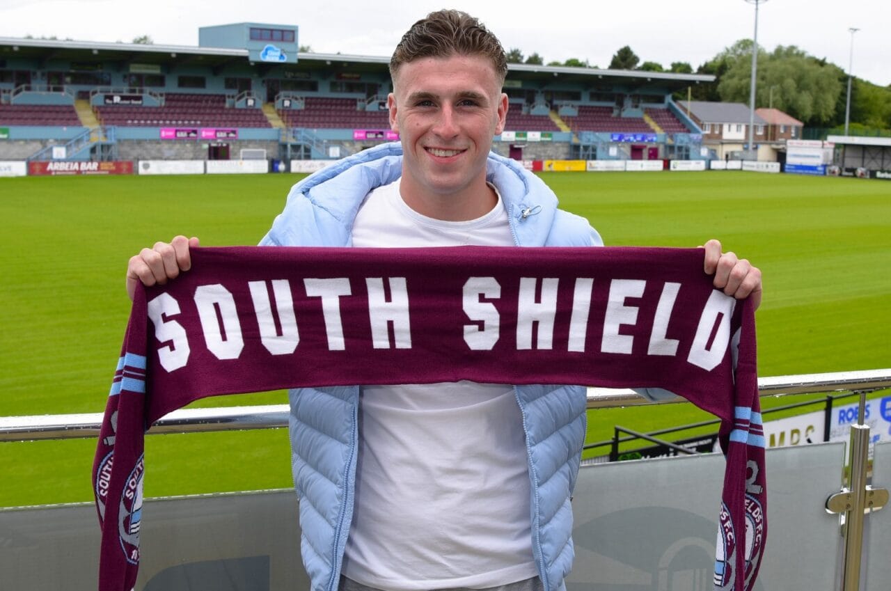 Coleby Shepherd signs for the Mariners