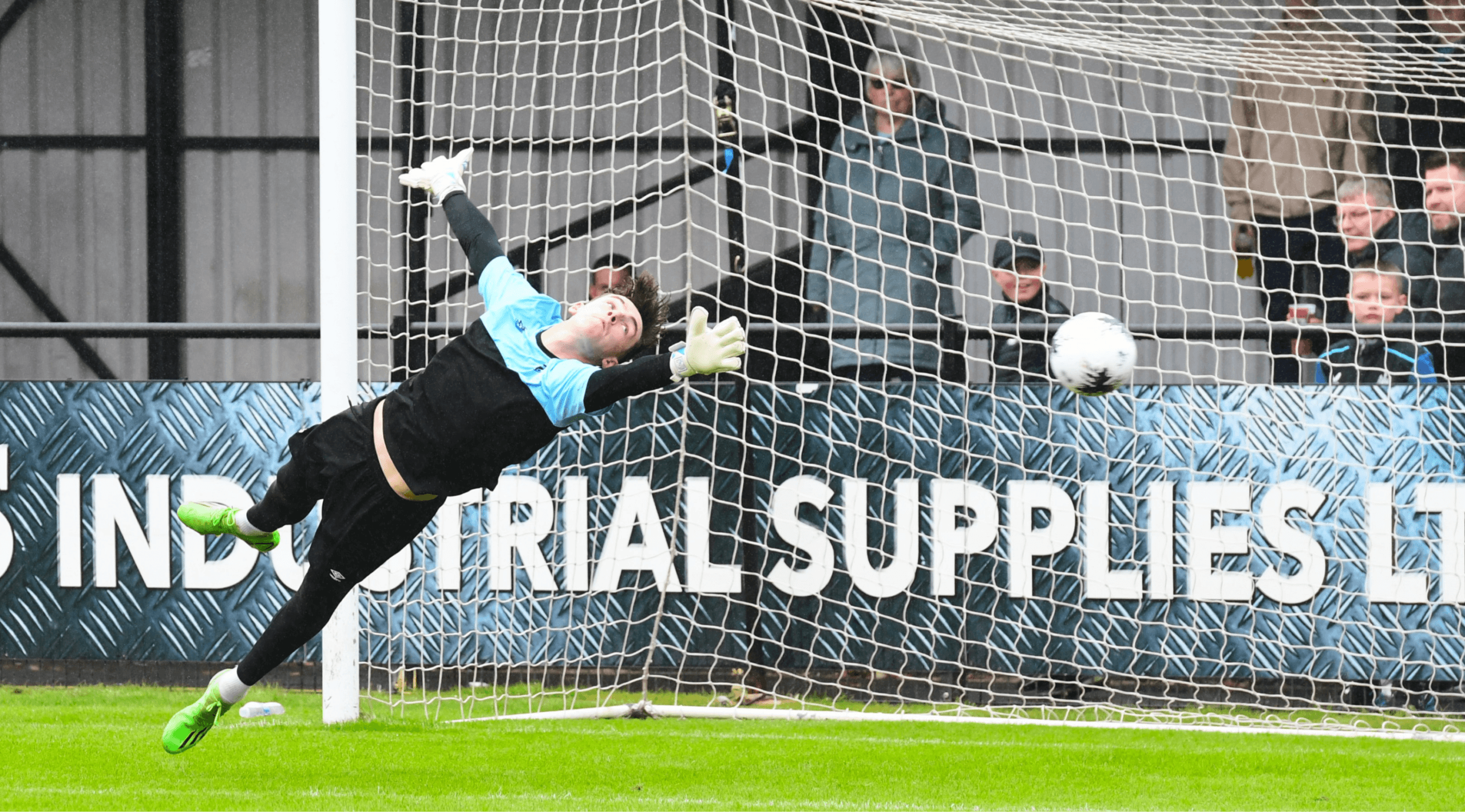 Callum Dobson joins Newcastle Blue Star on loan
