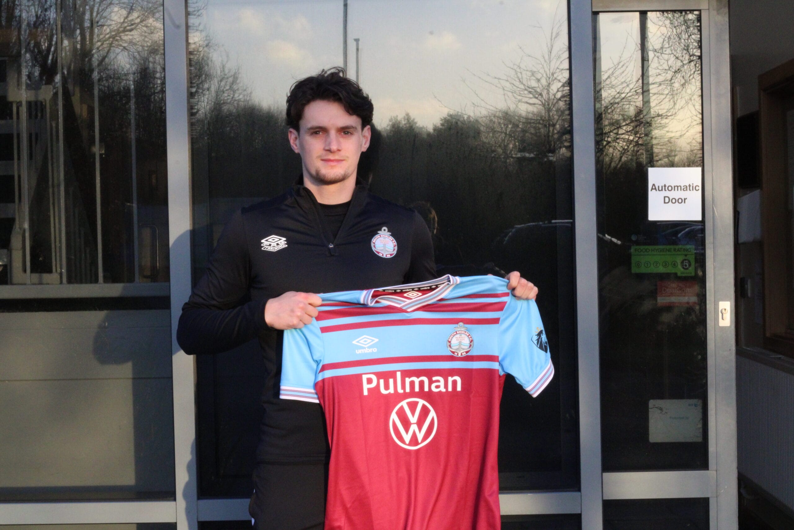 Tom Allan signs for South Shields on loan from Gateshead FC.