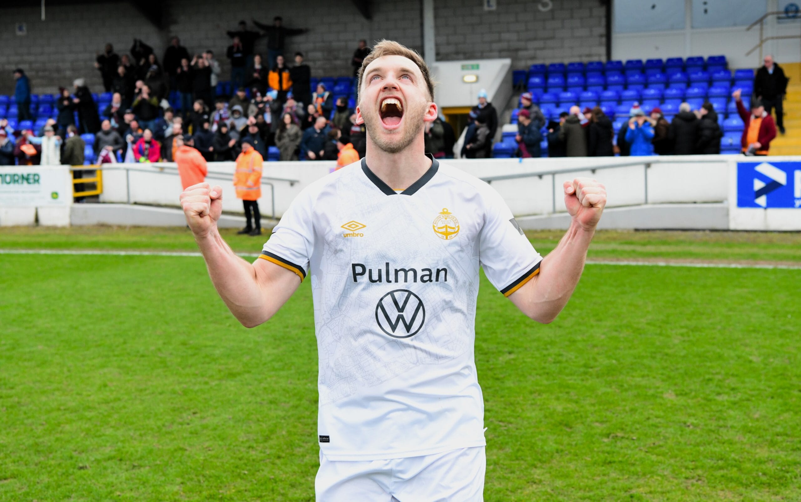 Martin Smith Extends Contract and is named Vice Captain